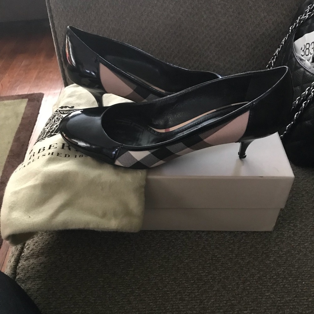 Burberry pump......SOLD!!!!!